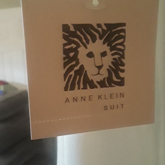 2 piece dress suit - Picture 6 of 8